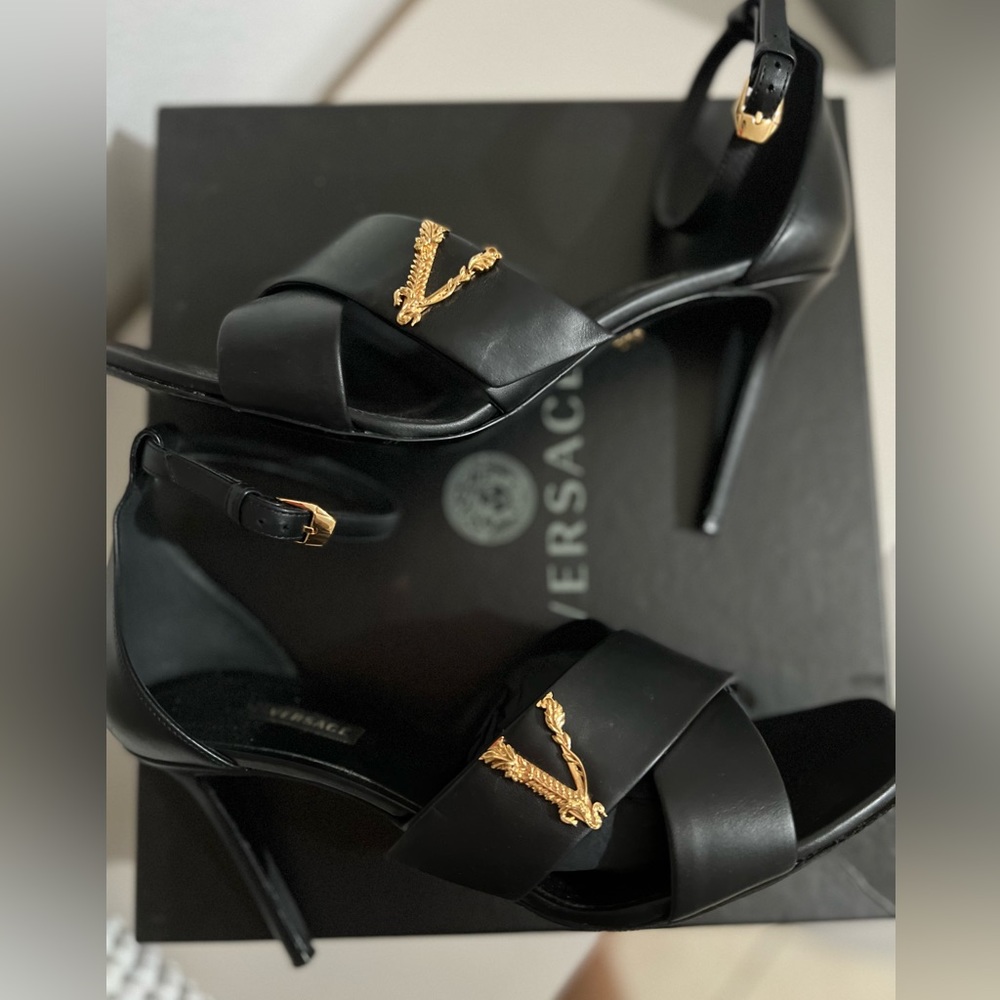 Versace Heels. Worn twice. Size 41. Super comfy